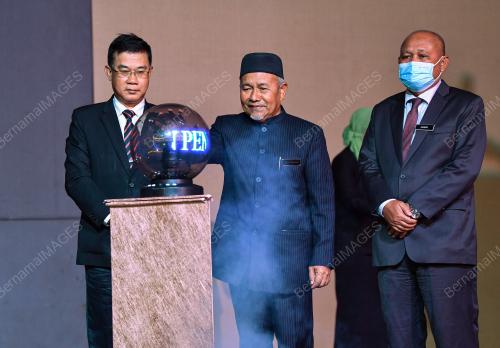 DATUK SERI TUAN IBRAHIM TUAN MAN