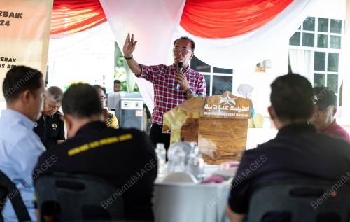 DATUK AHMAD KAMAL IDRIS MOHD NAWAWI