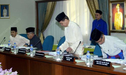 ANUAR ZAINI