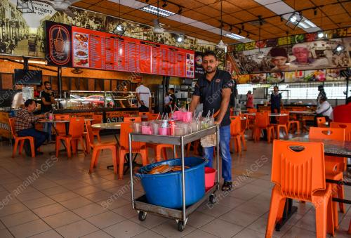 TINJAUAN PENGOPERASIAN KEDAI MAKAN 24 JAM
