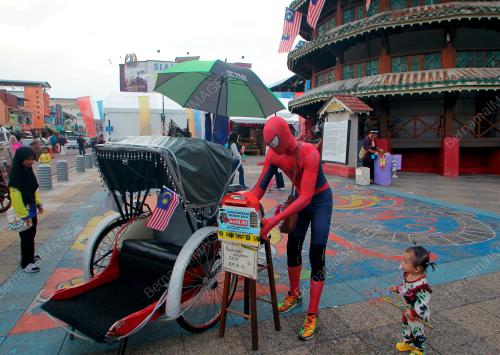 SPIDERMAN PENGHIBUR JALANAN