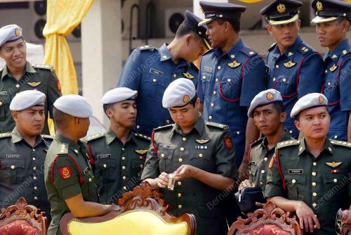 LEFT MUDA TUNKU IDRIS TUNKU IBRAHIM