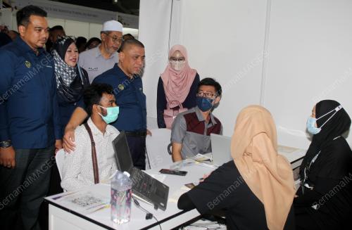 DATUK SERI SAARANI MOHAMAD