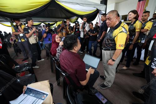 DATUK SERI SAARANI MOHAMAD