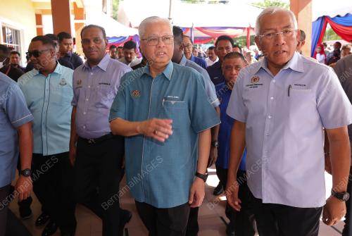 DATUK SERI ISMAIL SABRI YAAKOB