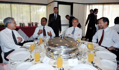 DATUK SERI MUSTAPA MOHAMED