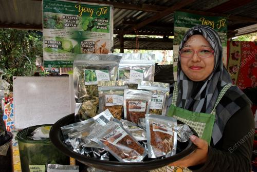 KEREPEK DAUN KADUK
