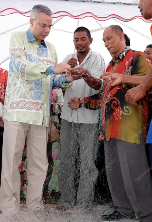 RAJA DR.NAZRIN SHAH