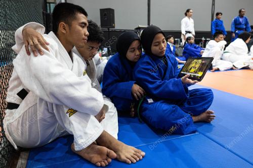 TINJAUAN PERTABALAN YANG DI-PERTUAN AGONG