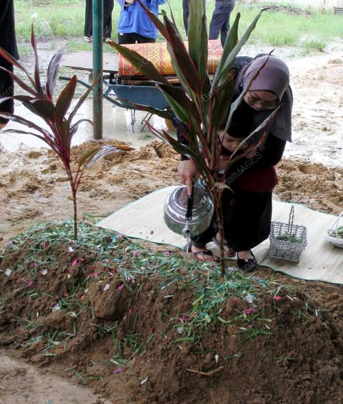ALLAHYARHAM MOHD ASHRAF ROSLI