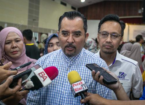 DATUK DR ASYRAF WAJDI DUSUKI
