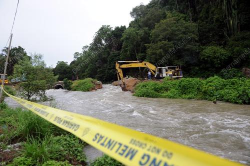 PK06_21102013_BANJIR