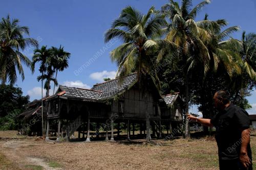 REPLIKA RUMAH DATUK MAHARAJA LELA