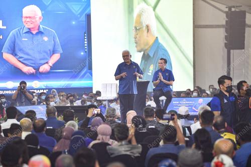DATUK SERI HAMZAH ZAINUDIN