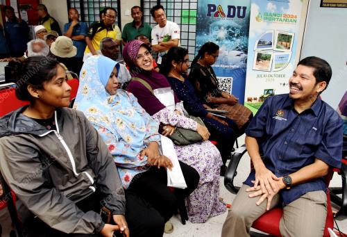 DATUK SERI DR MOHD UZIR MAHIDIN
