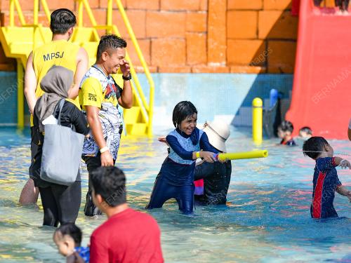 TINJAUAN CUTI UMUM SAMBUTAN KRISMAS