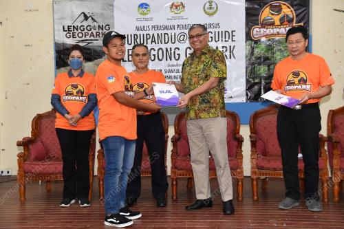 DATUK SERI DR SHAMSUL ANUAR NASARAH