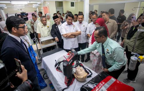 DATUK LUKANISMAN AWANG SAUNI