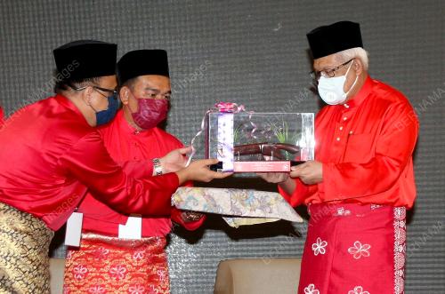DATUK SERI HAMZAH ZAINUDDIN