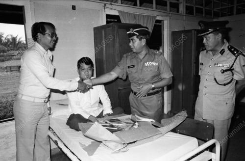 PENYAMPAIAN HADIAH BUKU-BUKU