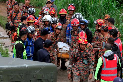 OPERASI SAR TANAH RUNTUH