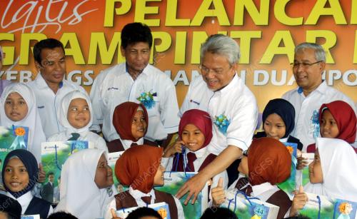 AHMAD HUSNI HANADZLAH