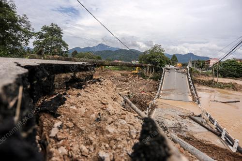 JAMBATAN LAMA SUNGAI SLIM
