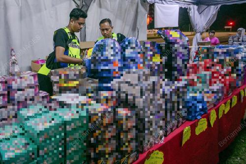 PEMERIKSAAN POLIS DI PREMIS PENJUALAN MERCUN DAN BUNGA API