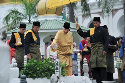 SULTAN AZLAN SHAH