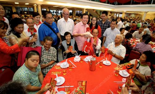 PK06_31012016_TAHUN_BARU_CINA