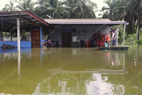 TINJAUAN BANJIR DI TELUK INTAN