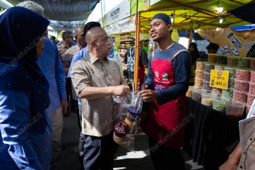 DATUK SERI SAARANI MOHAMAD