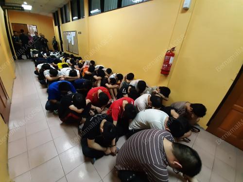 WARGA CHINA DIDAKWA