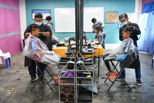 PELATIH SENIREKA RAMBUT