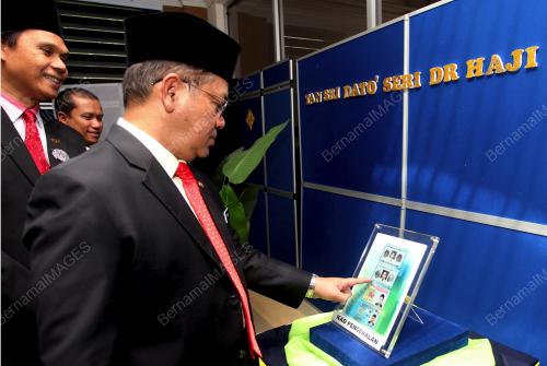 DATUK DR MOHD NA'IM MOKHTAR