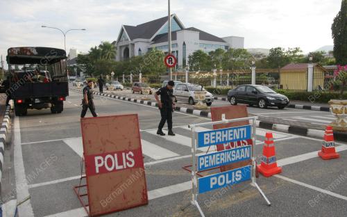JALAN DITUTUP