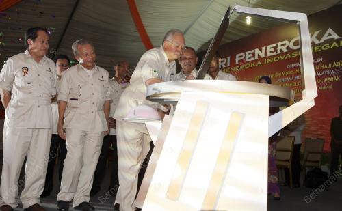 NAJIB TUN RAZAK