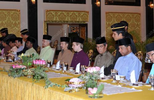 RAJA DR. NAZRIN SHAH