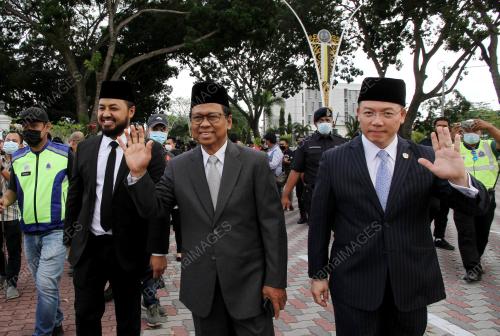 MENGHADAP SULTAN PERAK