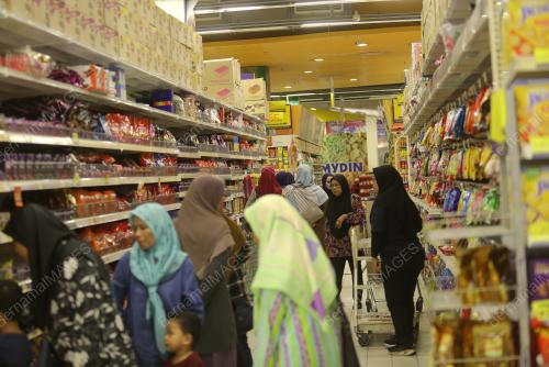 TINJAUAN ORANG RAMAI BERBELANJA DI MYDIN BERIKUTAN TERIMA STR