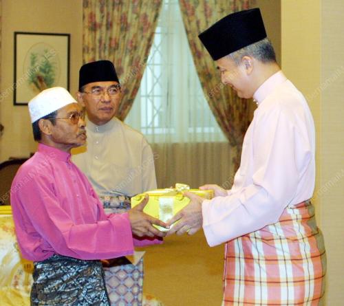 RAJA NAZRIN SHAH