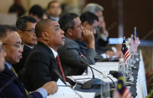 DATUK SERI SAARANI MOHAMAD