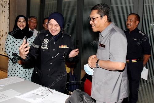DATUK SERI AHMAD FAIZAL AZUMU