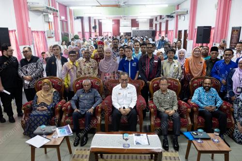 DATUK SERI DR DZULKEFLY AHMAD
