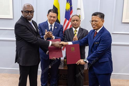 DATUK SERI SAARANI MOHAMAD