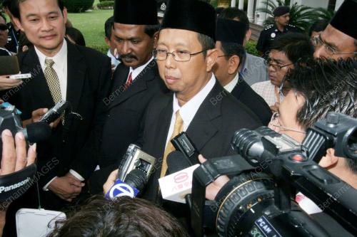 MOHD NIZAR JAMALUDDIN
