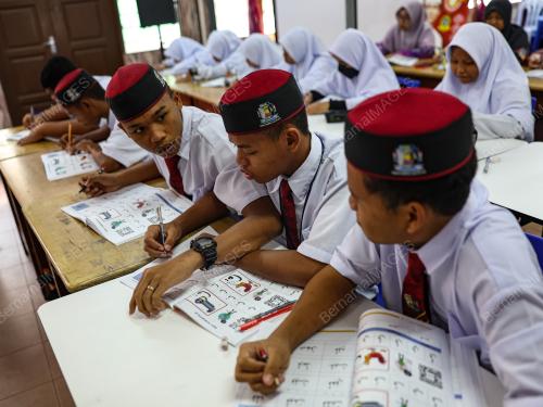 PELAJAR ORANG ASLI