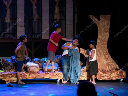 TEATER DATUK LAT
