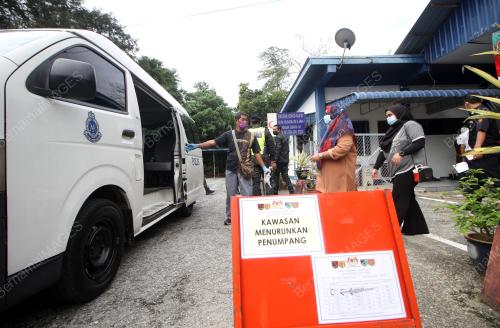 PEMBUKAAN PUSAT PEMBERIAN VAKSIN KLINIK BRIGED UTARA