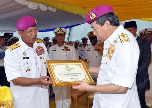 SULTAN SHARAFUDDIN IDRIS SHAH